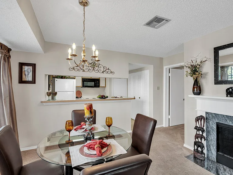 Seasons Apartments — Photo 15
