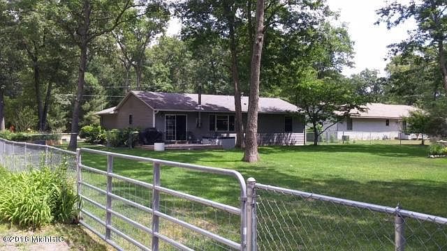 2nd image of 687 W Cedar Rd
