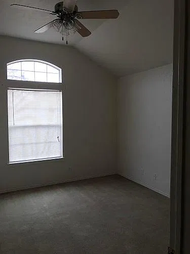 4 bed, $1,500 — Photo 4