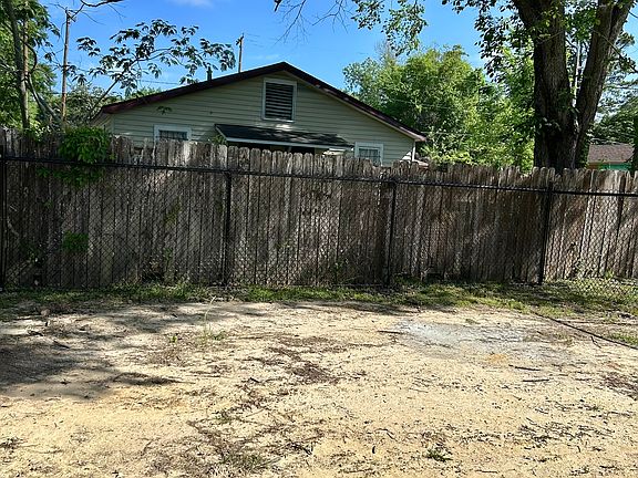 3rd image of 4747 Peerless St