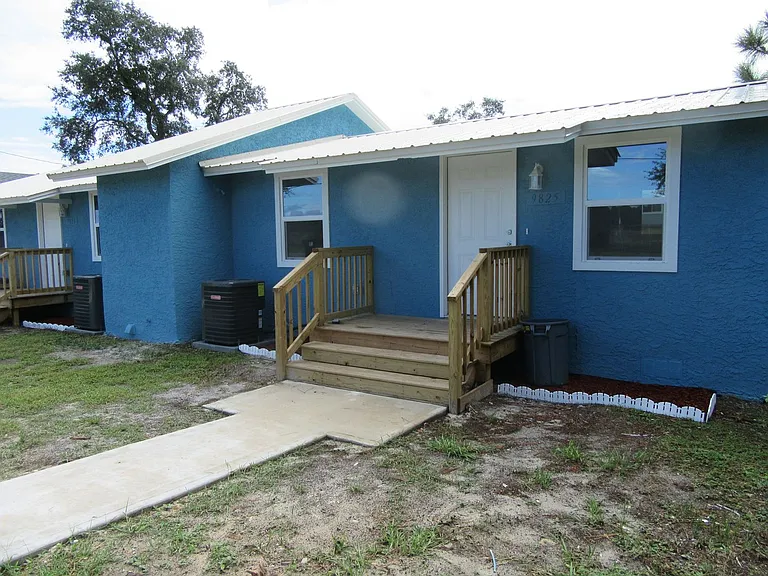 9825 Clarence St — Photo 3