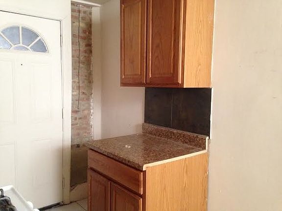 5th image of 6940 S Oglesby Ave #Garden