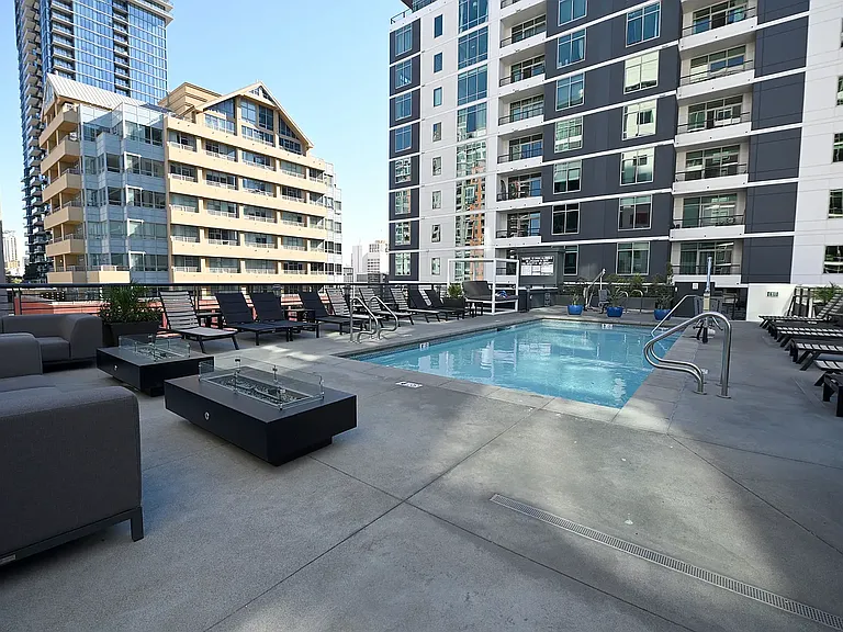 425 W Beech St #804 — Photo 39