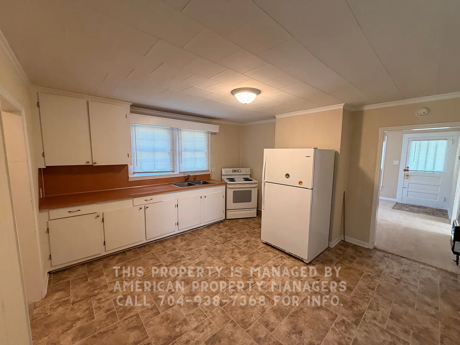 904 Cadillac St — Photo 2