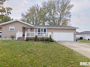 704 Cardinal Dr, Washington, IL 61571