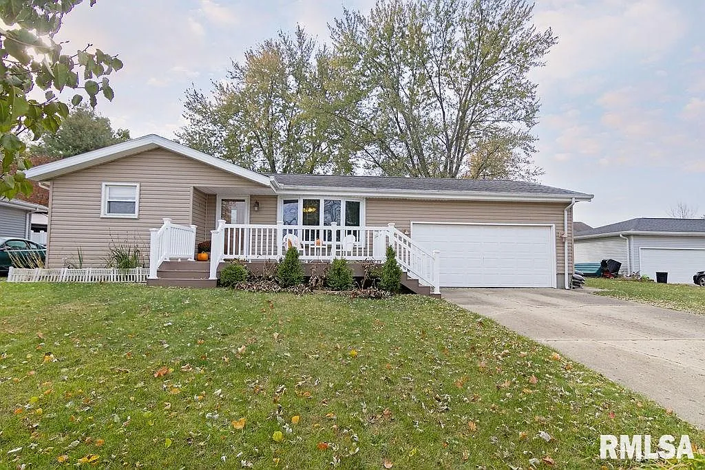 704 Cardinal Dr photo 1