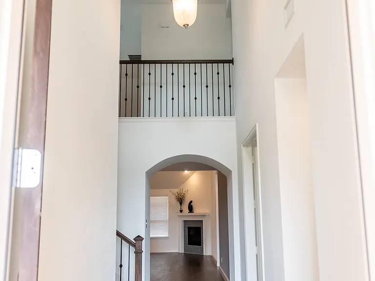 1000 Hoxton Ln — Photo 2