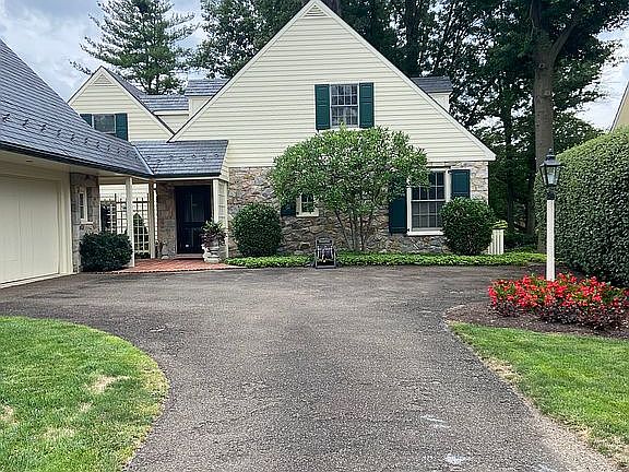 3rd image of 708 Bent Creek Dr