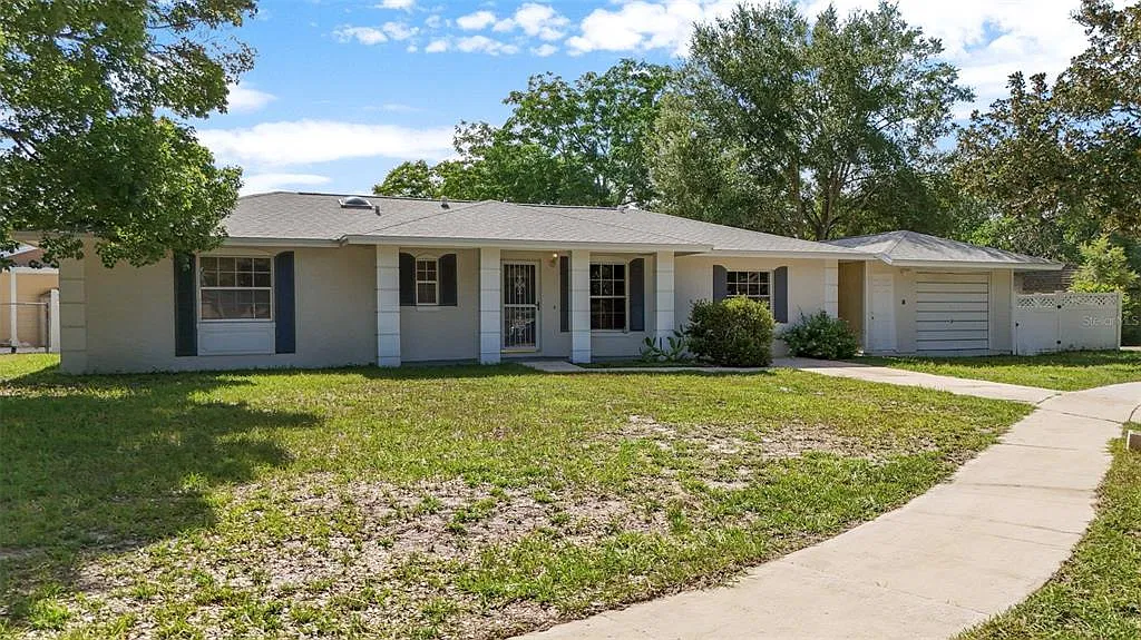 4 bed, 2.0 bath, 1675 sqft, $2,300 — Photo 2