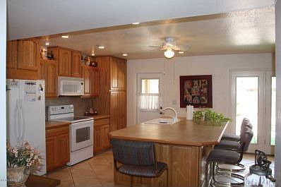 3rd image of 2352 E Manhatton Dr