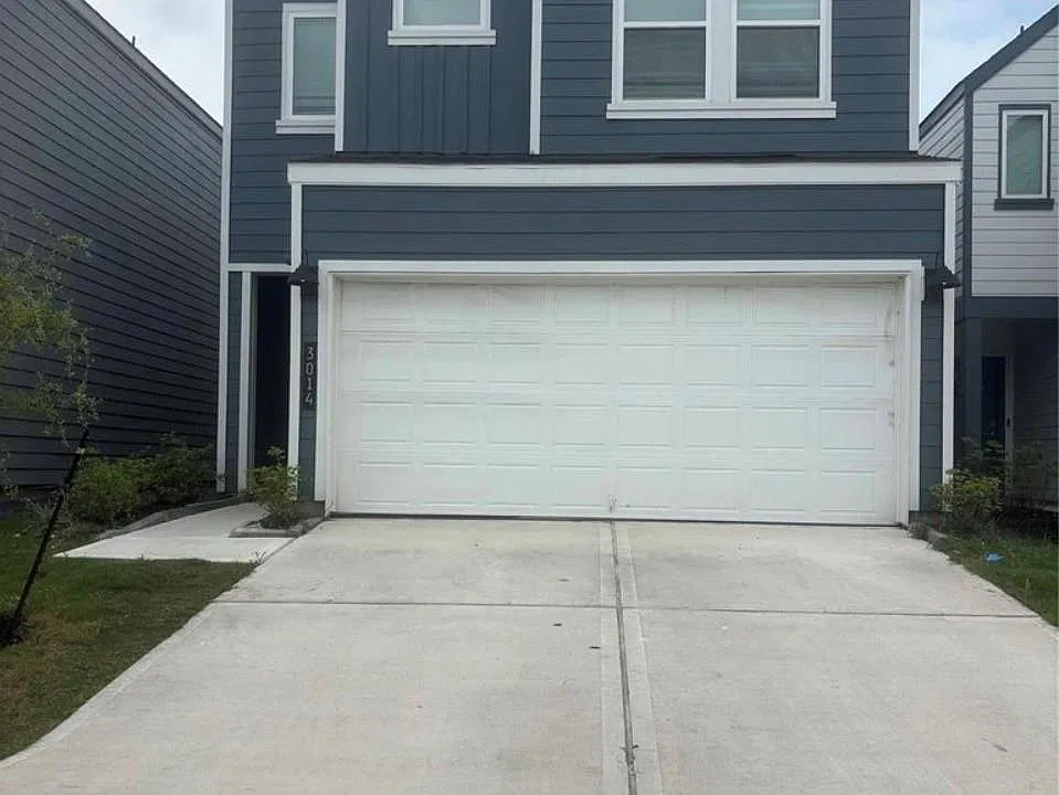 3014 La Latina Dr