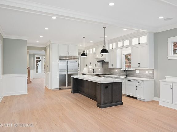 5th image of 3457 N Hoyne Ave