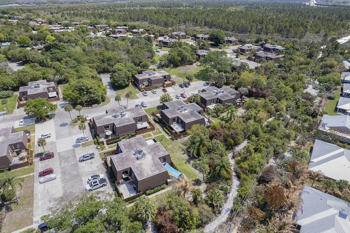 Building Photo - 5674 SE Riverboat Dr #131