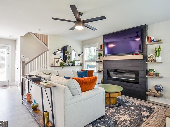 3rd image of 2710 Maple Ln