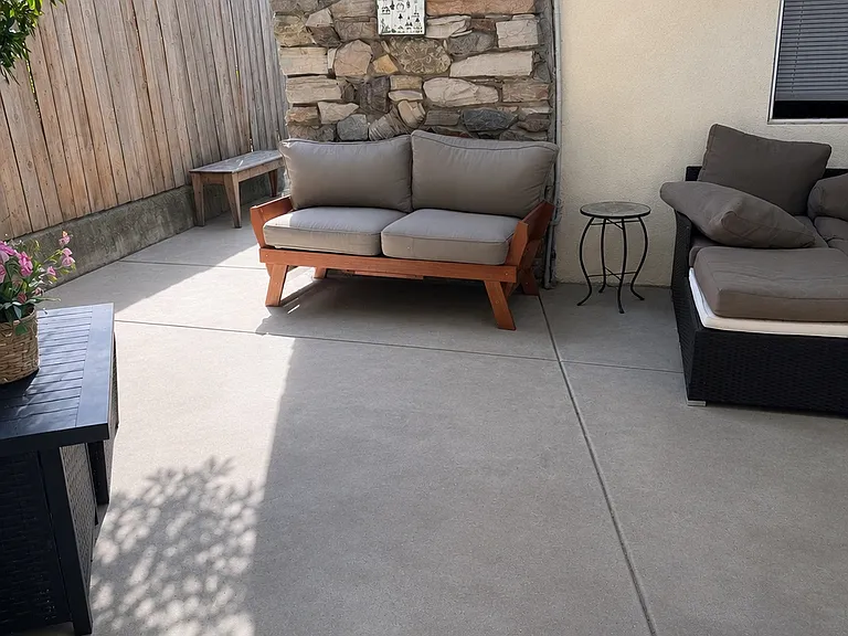 2438 Gramercy Ave — Photo 39