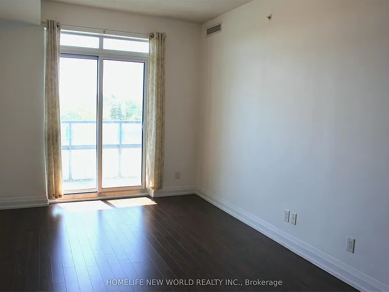 7161 Yonge St #429 — Photo 11