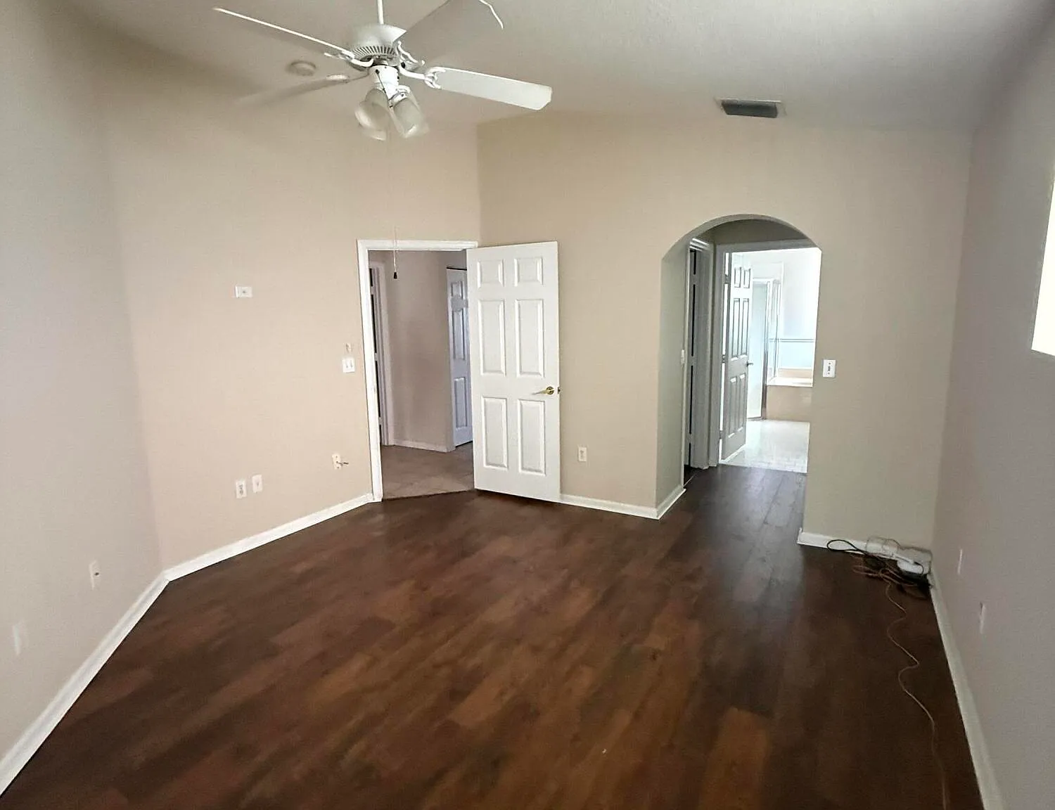 3 bed, 2.0 bath, 1792 sqft, $3,800 — Photo 3