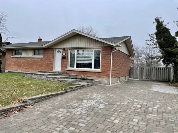 49 Jacobson Ave, Saint Catharines, ON L2T 3A1
