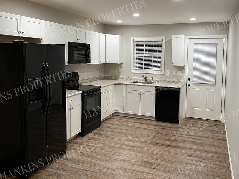 47 Hickory Hill Ln — Photo 2