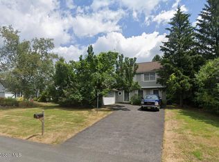 18 Rockefeller Blvd, Rensselaer, NY 12144