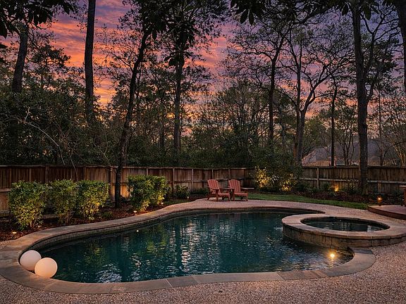 3rd image of 46 Firethorn Pl