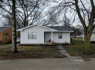 720 N 1st St, Mattoon, IL 61938