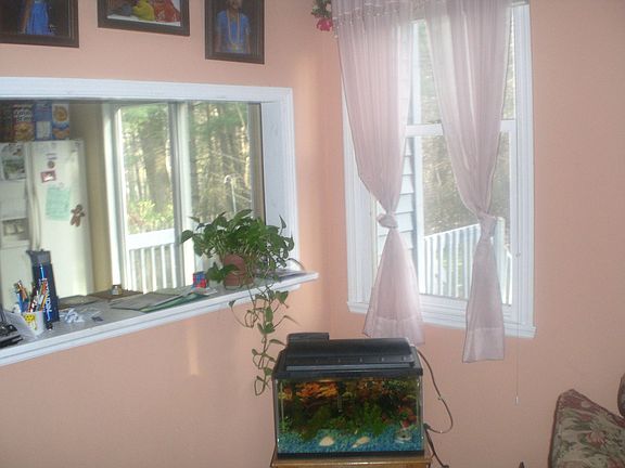 5th image of 571 Highwood Cir