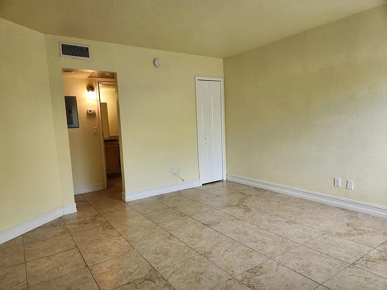 3175 Royalston Ave #102 — Photo 10