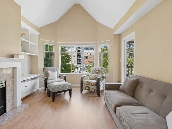 2059 Chesterfield Ave #505, North Vancouver, BC V7M 2P4