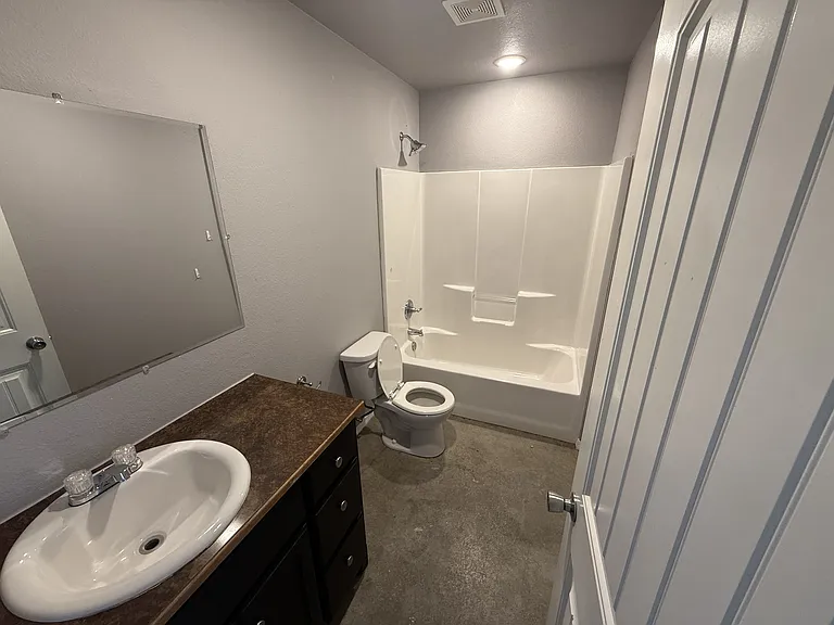 302 N Madison St #B — Photo 5