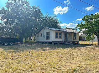 1207 Florida St, Pleasanton, TX 78064