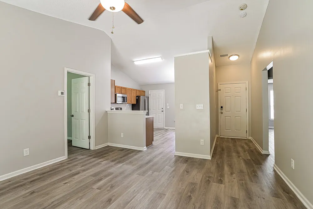 3 bed, 2.0 bath, 1200 sqft, $1,910 — Photo 3