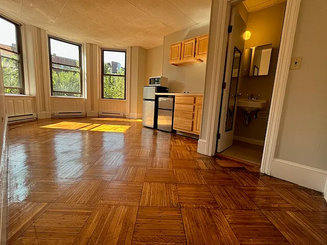 Studio, $2,095 — Photo 2