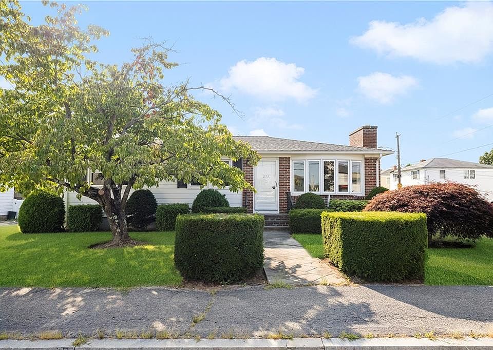 277 Budlong Rd, Cranston, RI 02920 | Zillow