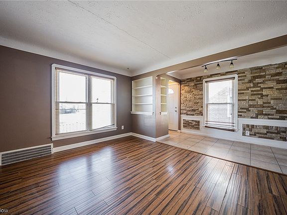 5th image of 405 E 257th St