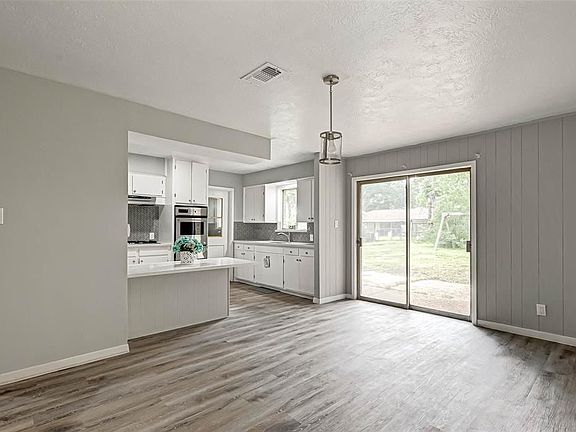 3rd image of 13909 Oak Leaf Ln