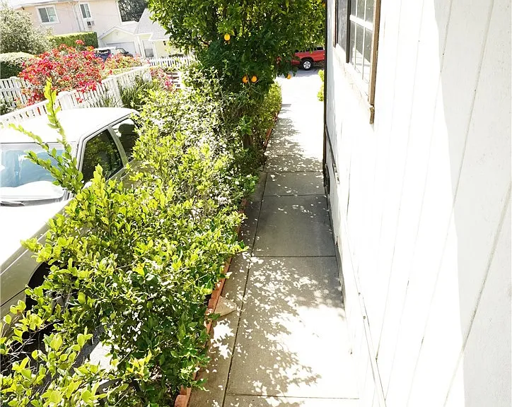 2615 Manhattan Ave — Photo 38