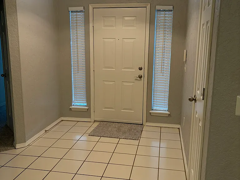 701 Goshawk Dr — Photo 2