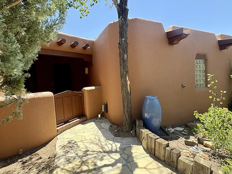 1306 Lejano Ln — Photo 47