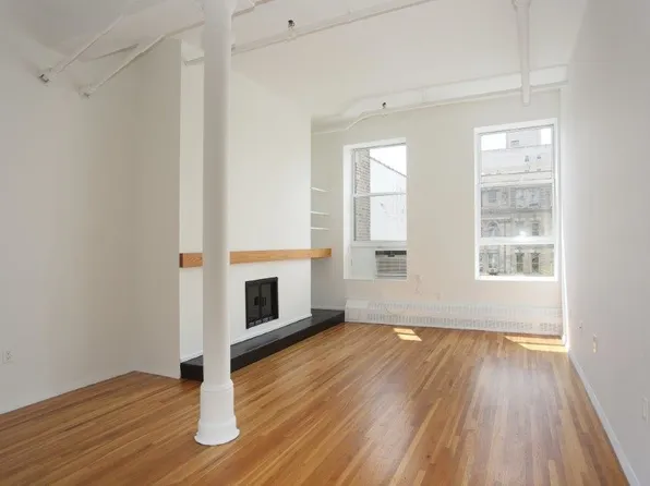 450 6th Avenue image 1 of 11