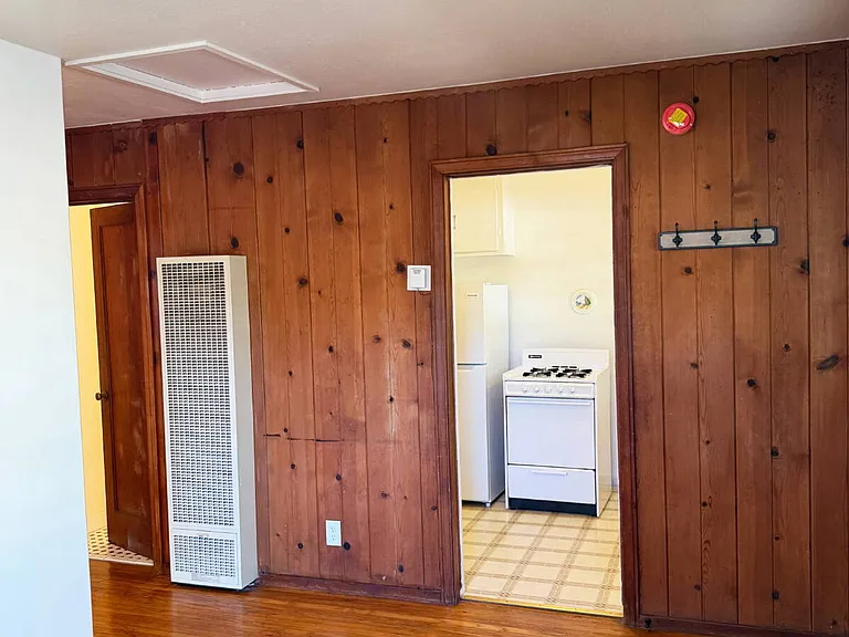 883 Lorna Dr — Photo 13