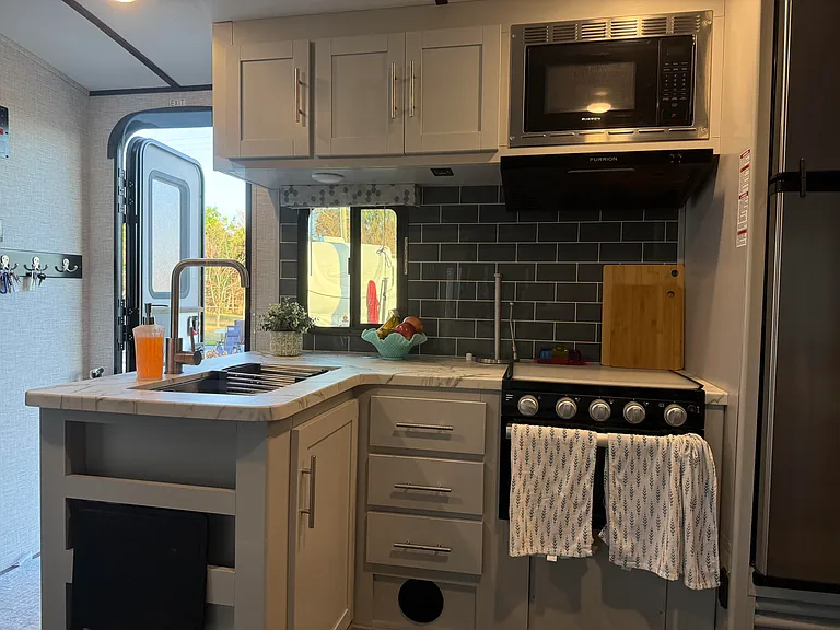 fully furnished kitchen
