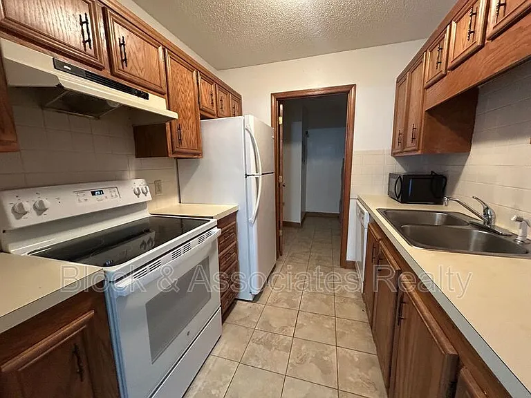 316A Windsor Manor Way — Photo 3