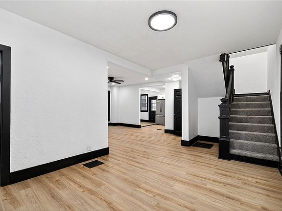 5th image of 69 W Vine St