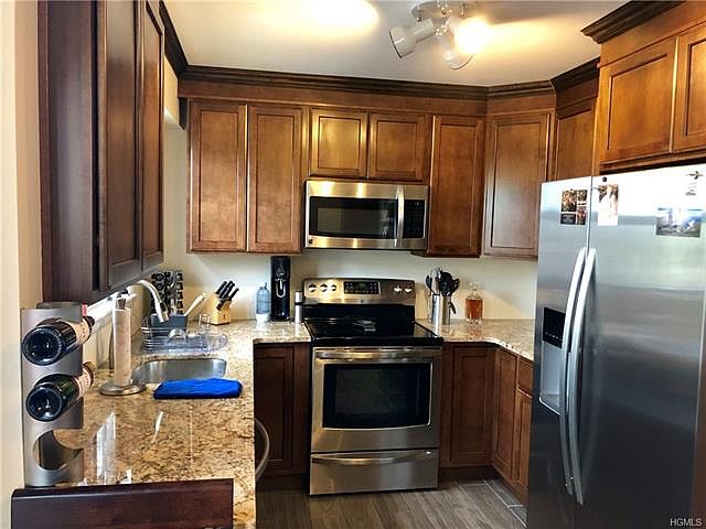 1st image of 912 Sierra Vista Ln