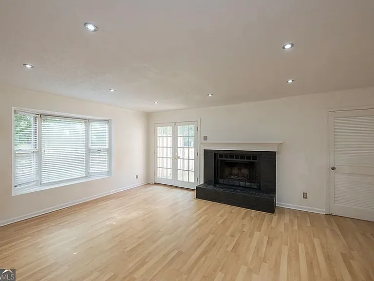 9070 Cobbler Ct — Photo 8