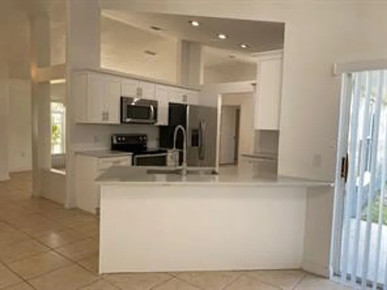 1551 Ortega Ave — Photo 11