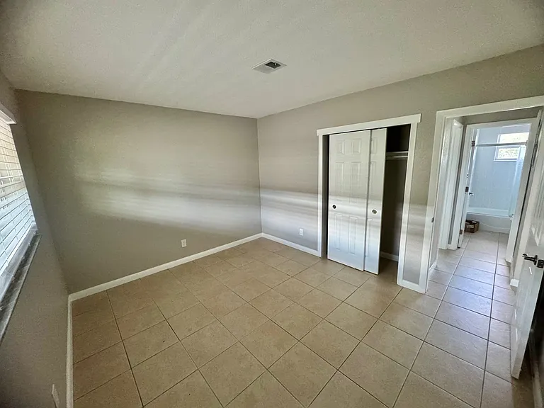 2601 SW 9th St — Photo 15