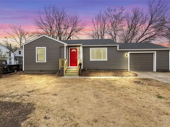 316 E 13th St, Ottawa, KS 66067