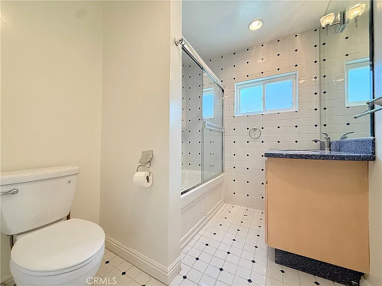 1036 S Hidalgo Ave — Photo 22